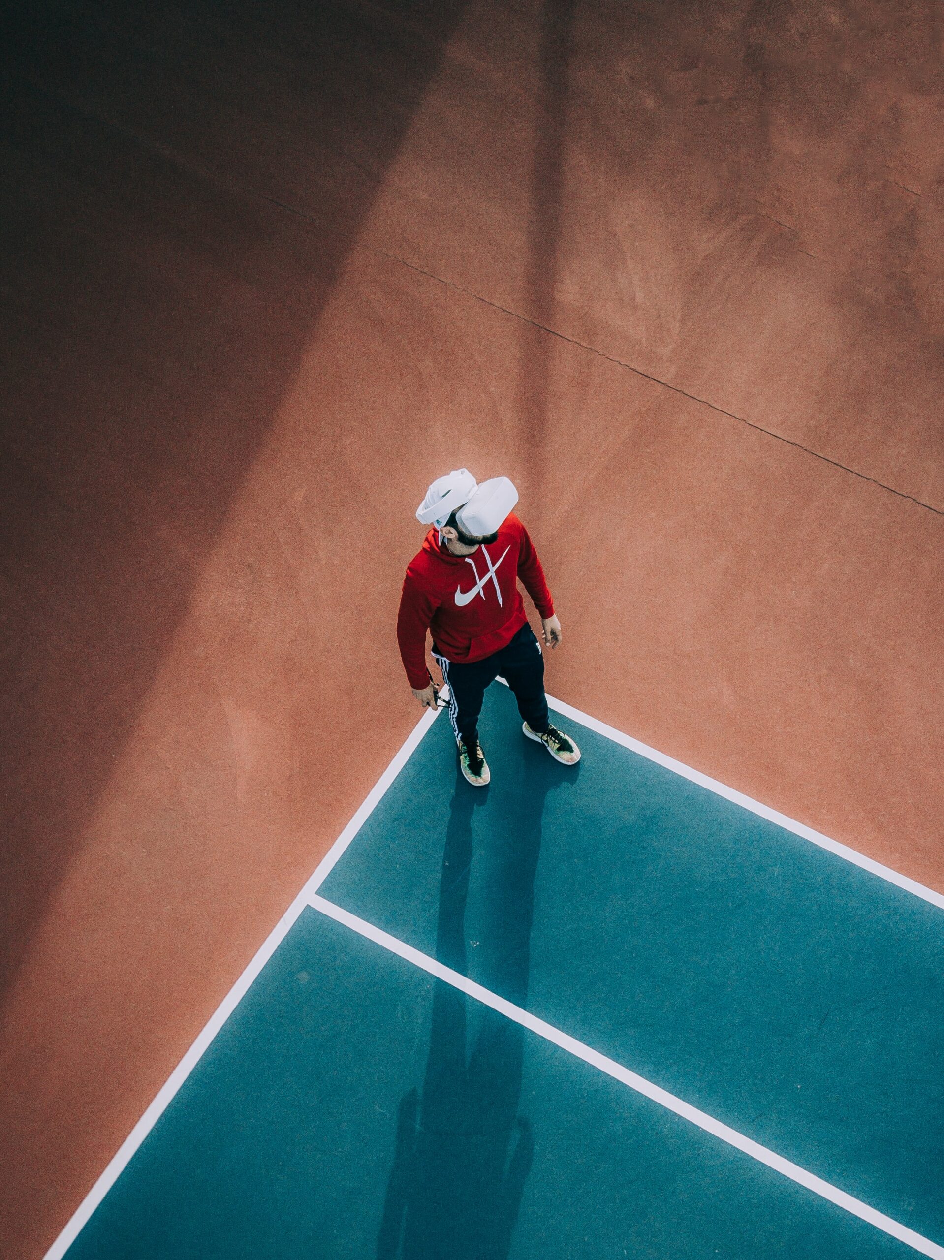 a-guy-is-wearing-an-virtual-reality-glass-in-the-metaverse-for-sports